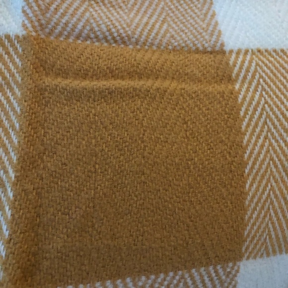 NWT Soft, Cozy, Warm Banana Republic Gold & Cream Windowpane Plaid Scarf - Picture 9 of 9